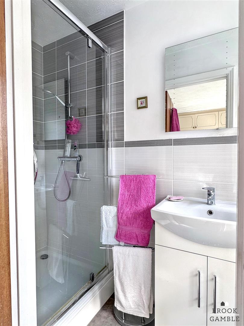 4 Bedroom House - Detached. Greenway in Eastbourne, 13